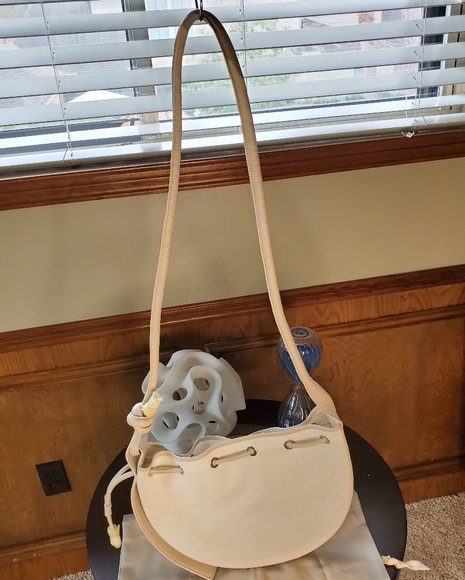 Behno INA CANVAS AND LEATHER SHOULDER BAG - Picture 3 of 11